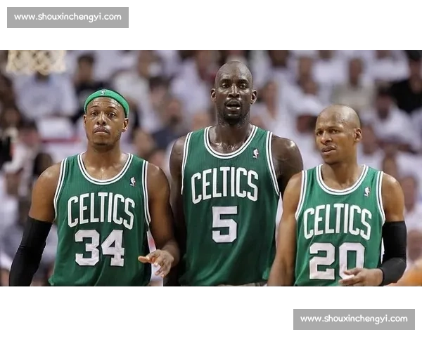 力劈华山!史密斯隔人补扣领衔总决赛十佳球 力劈华山!史密斯隔人补扣领衔总决赛十佳球