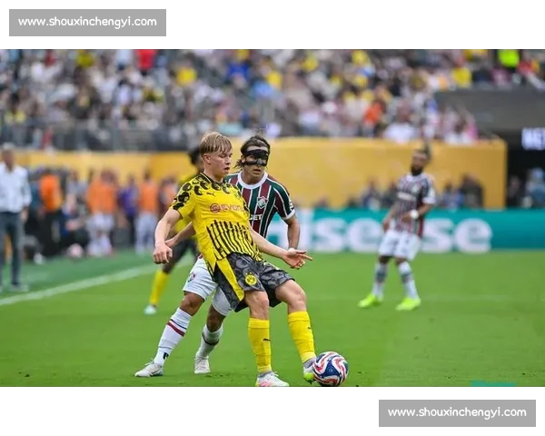 吉拉西梅开二度终结拉莫斯！欧冠金靴盛赞传奇后卫：这是顶级对抗