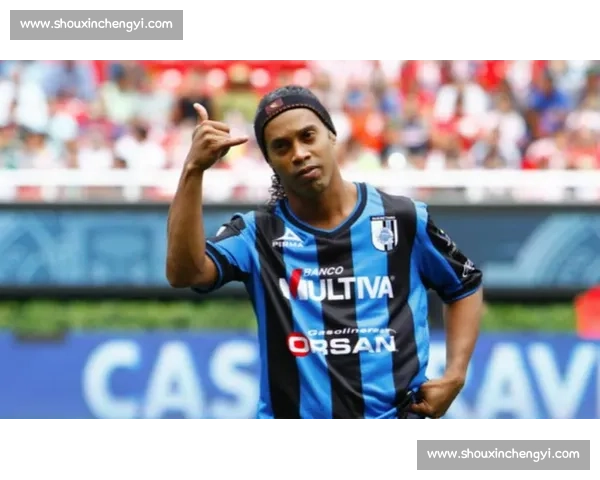 小罗携大罗、维尼修斯亮相 Nike 活动：传奇与新星跨代际传递足球正能量